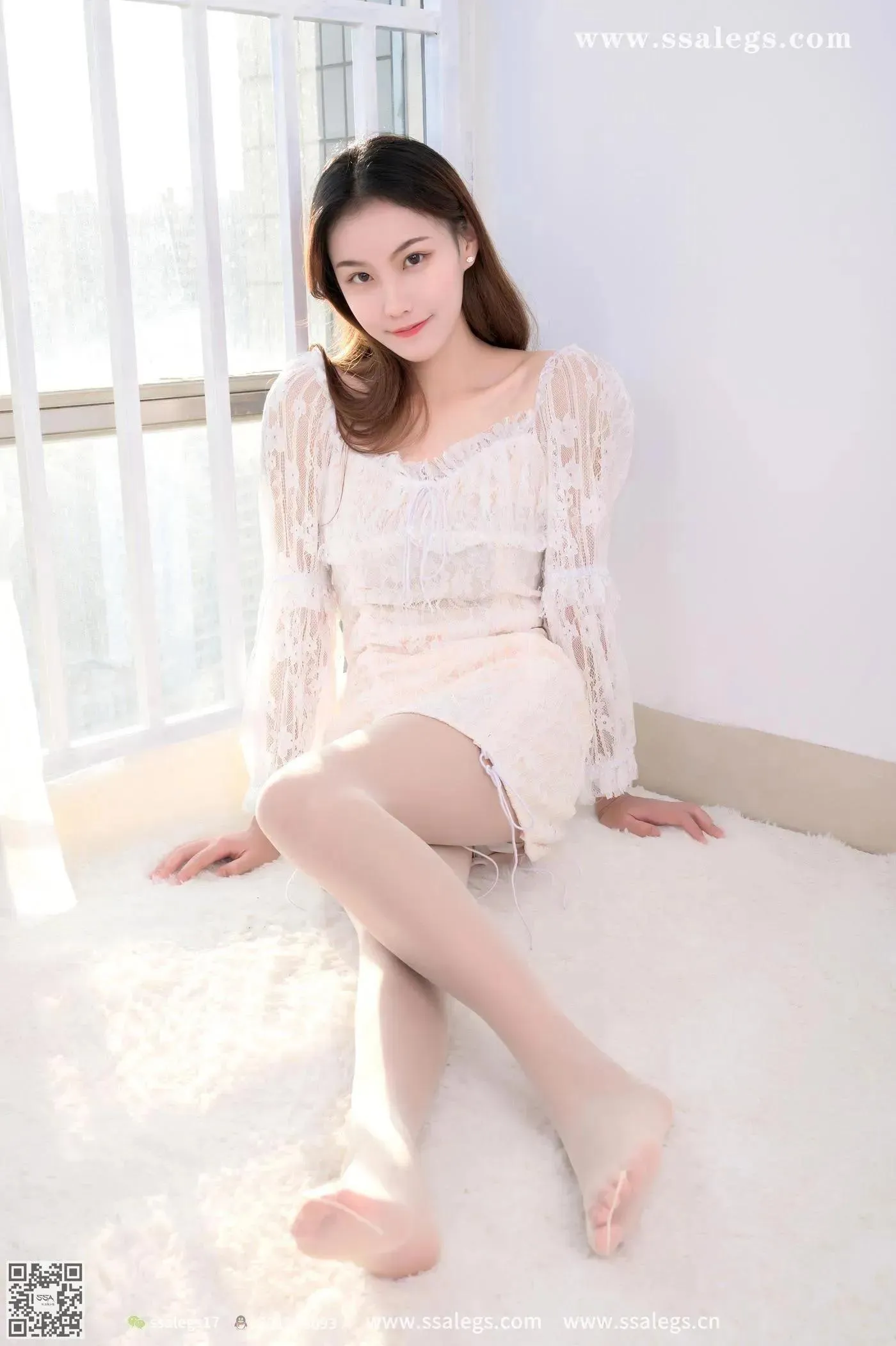 [SSA丝社]超清写真 NO.401 素素阳光明媚的窗边亮闪闪开档肉丝(上) [67P]插图1